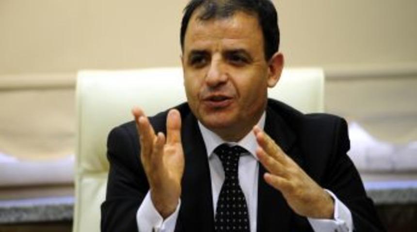 Taraftar gruplarına trib&uuml;nde kitap okuma &ouml;nerisi