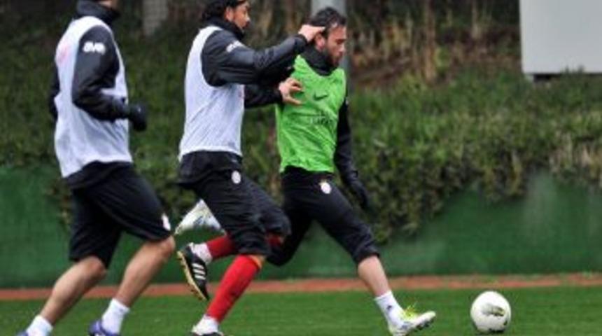 Galatasaray'da derbi mesaisi başladı