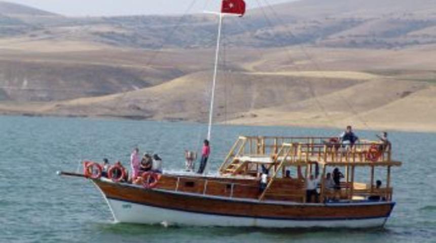 Yamula Barajı &uuml;zerinde &ccedil;alışan teknelere ruhsat zorunluluğu