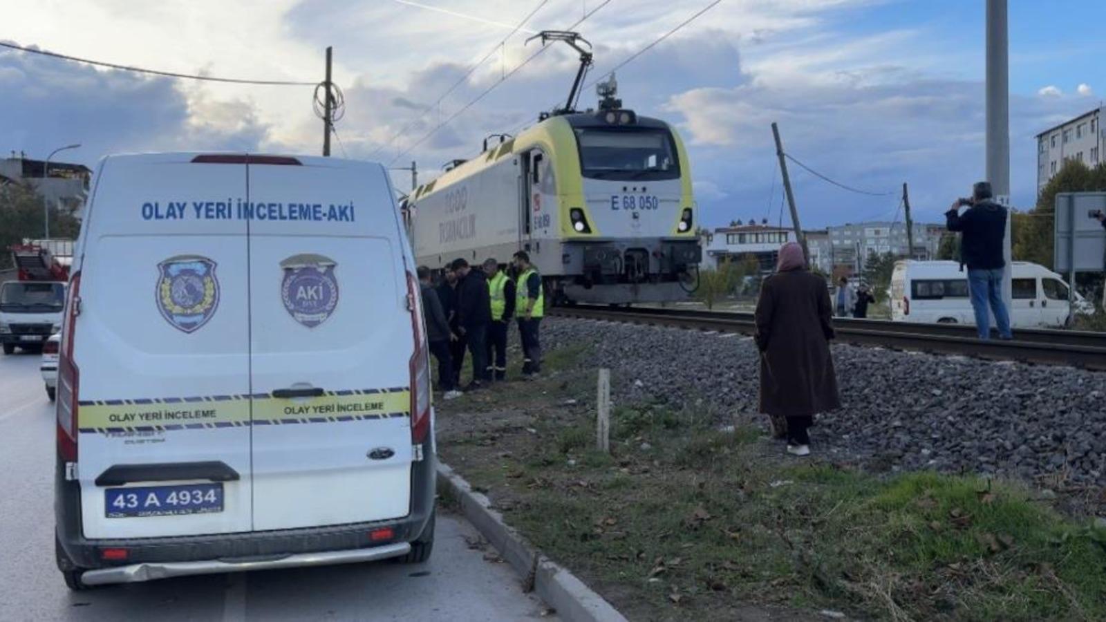Kütahya'da trenin çarptığı genç hayatını kaybetti