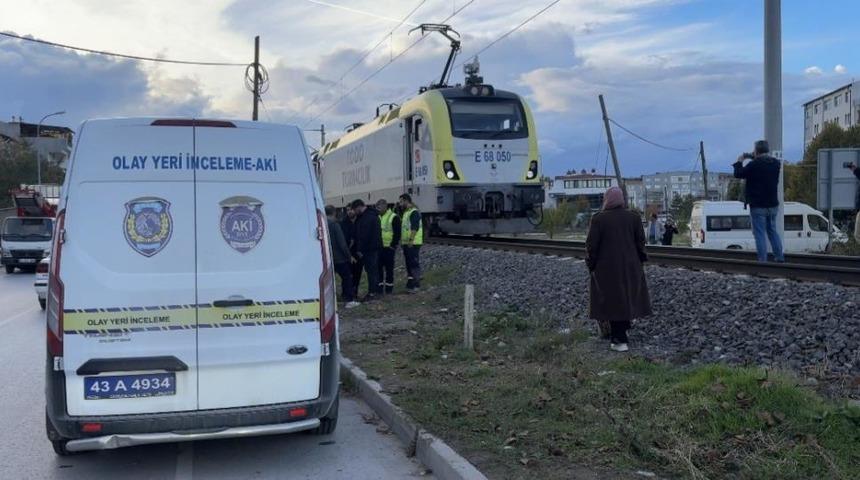 Kütahya'da trenin çarptığı genç hayatını kaybetti
