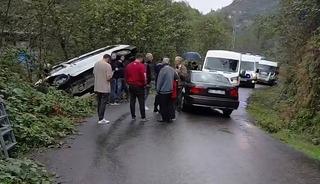 Öğrenci servisi ile otomobil çarpıştı: 5 yaralı
