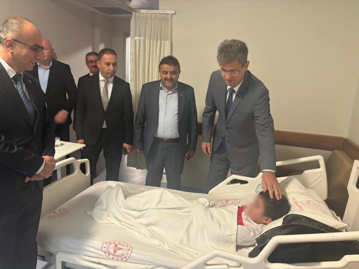 Öğrenci servisi ile otomobil çarpıştı: 5 yaralı 1