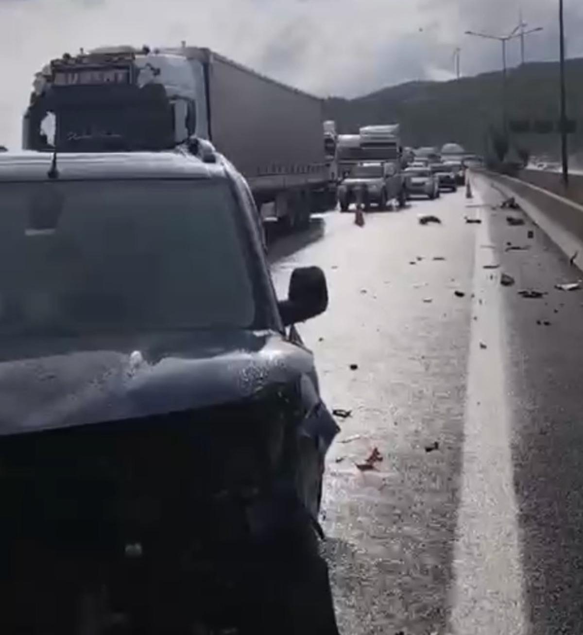 Tarsus-Adana-Gaziantep Otoyolu nda zincirleme kaza: 8 yaralı 1