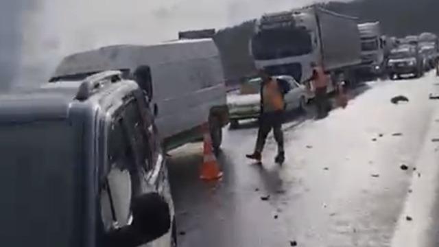 Tarsus-Adana-Gaziantep Otoyolu'nda zincirleme kaza: 8 yaralı