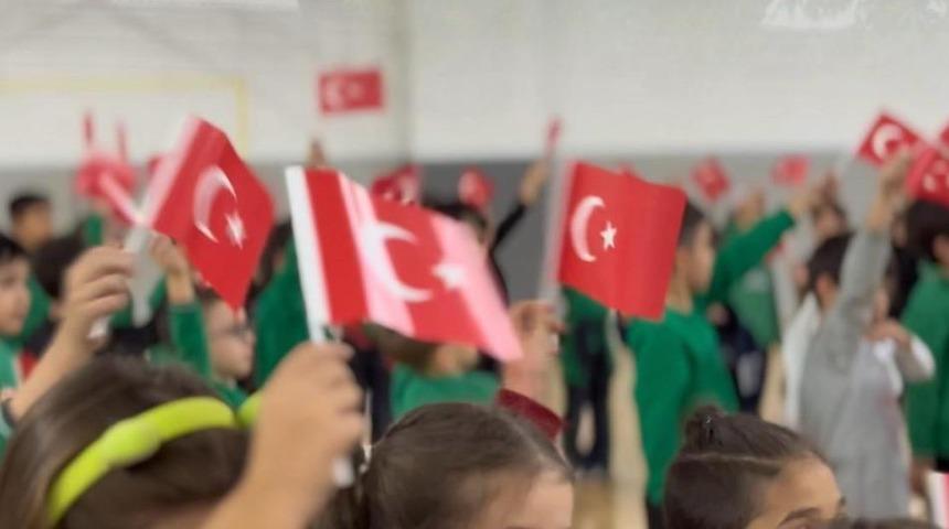 Kayseri'de ilkokul öğrencilerinden Cumhuriyet coşkusunu anlatan klip