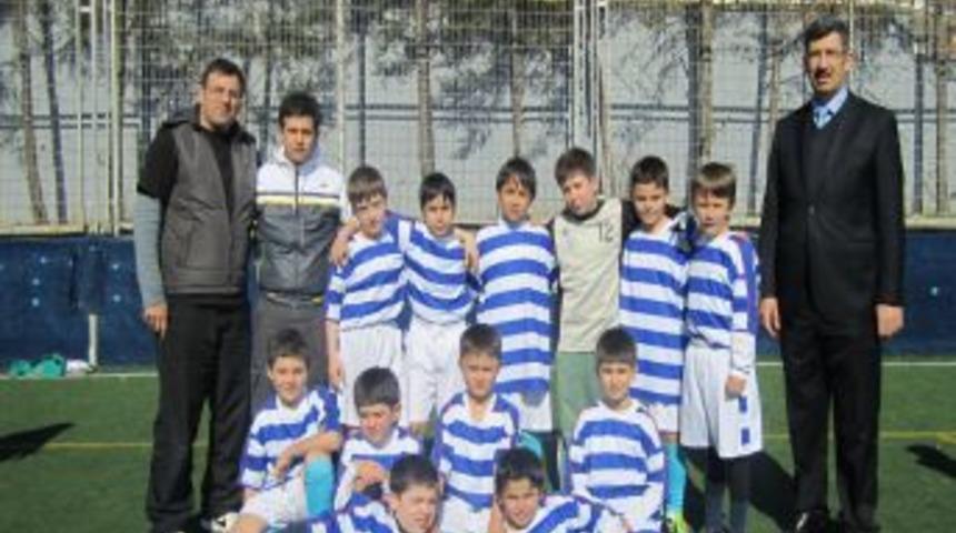 Nil&uuml;fer Okulları Futbol Liginde şampiyon İlkbahar Koleji