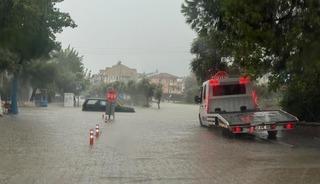 Fethiye’de sağanak etkili oldu, yollar sular altında kaldı