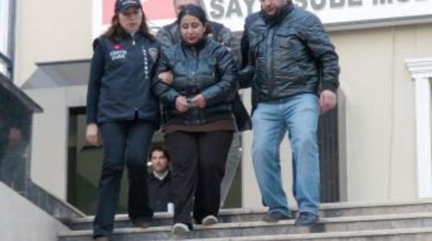 Cesedi k&ouml;m&uuml;rl&uuml;kte bulunan kadının katil zanlısı komşusu &ccedil;ıktı