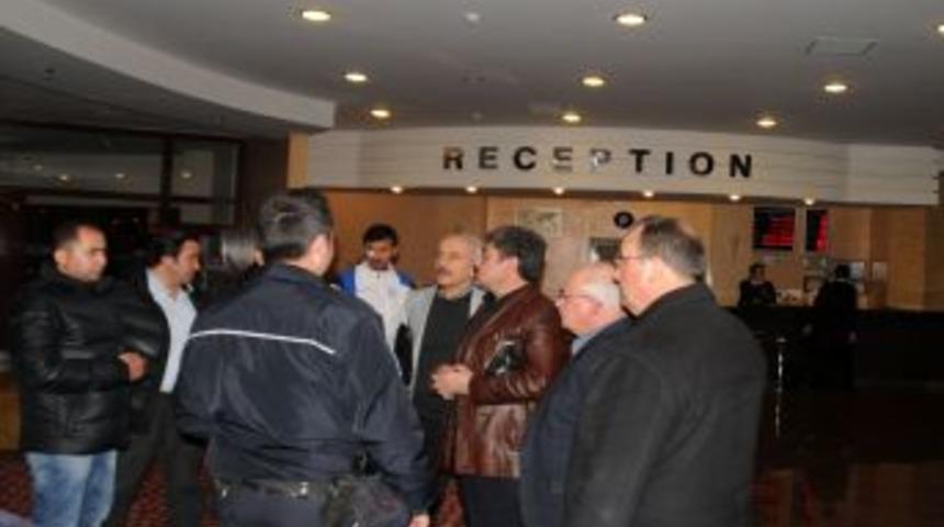 68 Yeni Aksaray taraftarları, &Ccedil;orum Belediyespor'u 3 saat otelden &ccedil;ıkartmadı