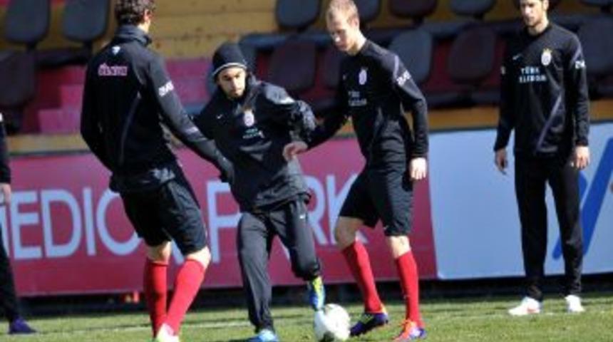 Galatasaray, Beşiktaş ma&ccedil;ının hazırlıklarını s&uuml;rd&uuml;rd&uuml;