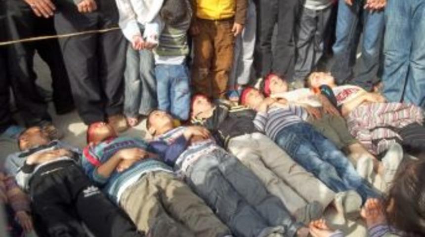 Suriyeli &ccedil;ocuklar &ccedil;adırkentte s&uuml;nnet oldu