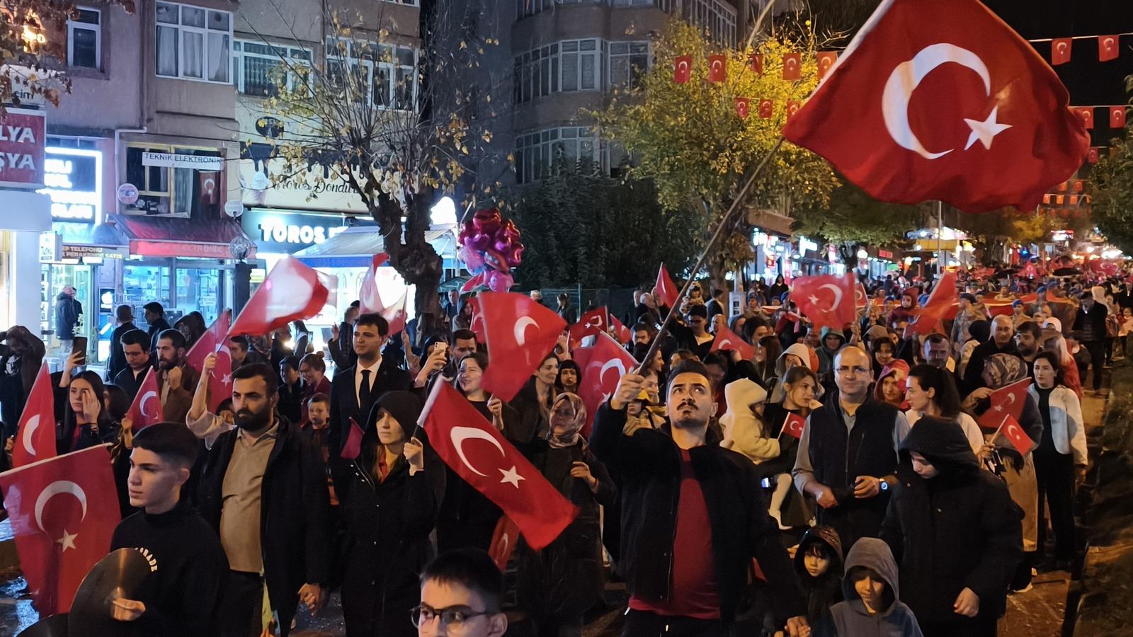 Karabük'te Cumhuriyet Bayramı kutlamaları kapsamında fener alayı düzenlendi