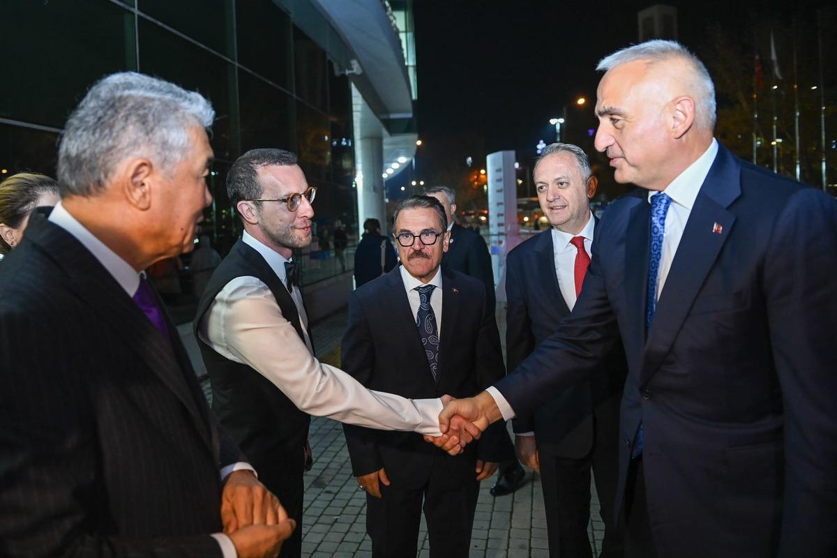 Cumhuriyet in 103 üncü yılında Türk dünyası Ankara da tek ses oldu: 400 sanatçı aynı sahnede buluştu 2