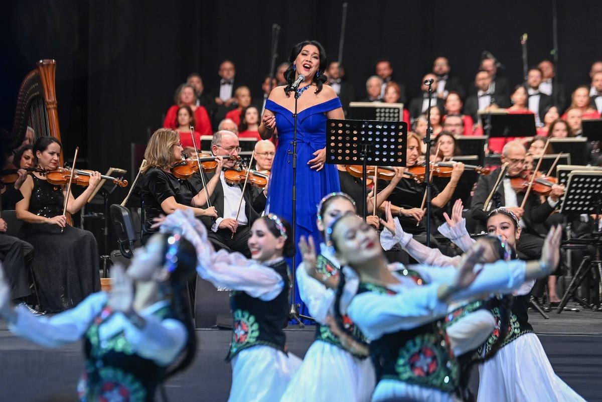 Cumhuriyet in 103 üncü yılında Türk dünyası Ankara da tek ses oldu: 400 sanatçı aynı sahnede buluştu 8
