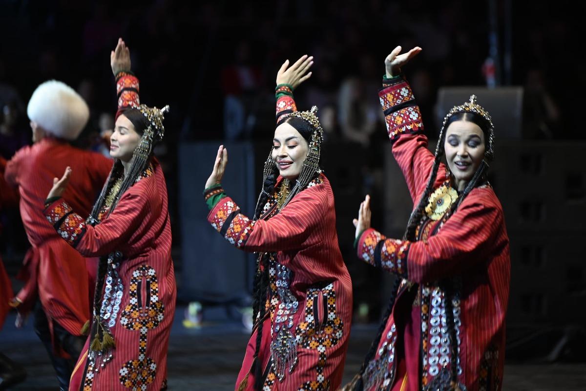 Cumhuriyet in 103 üncü yılında Türk dünyası Ankara da tek ses oldu: 400 sanatçı aynı sahnede buluştu 7