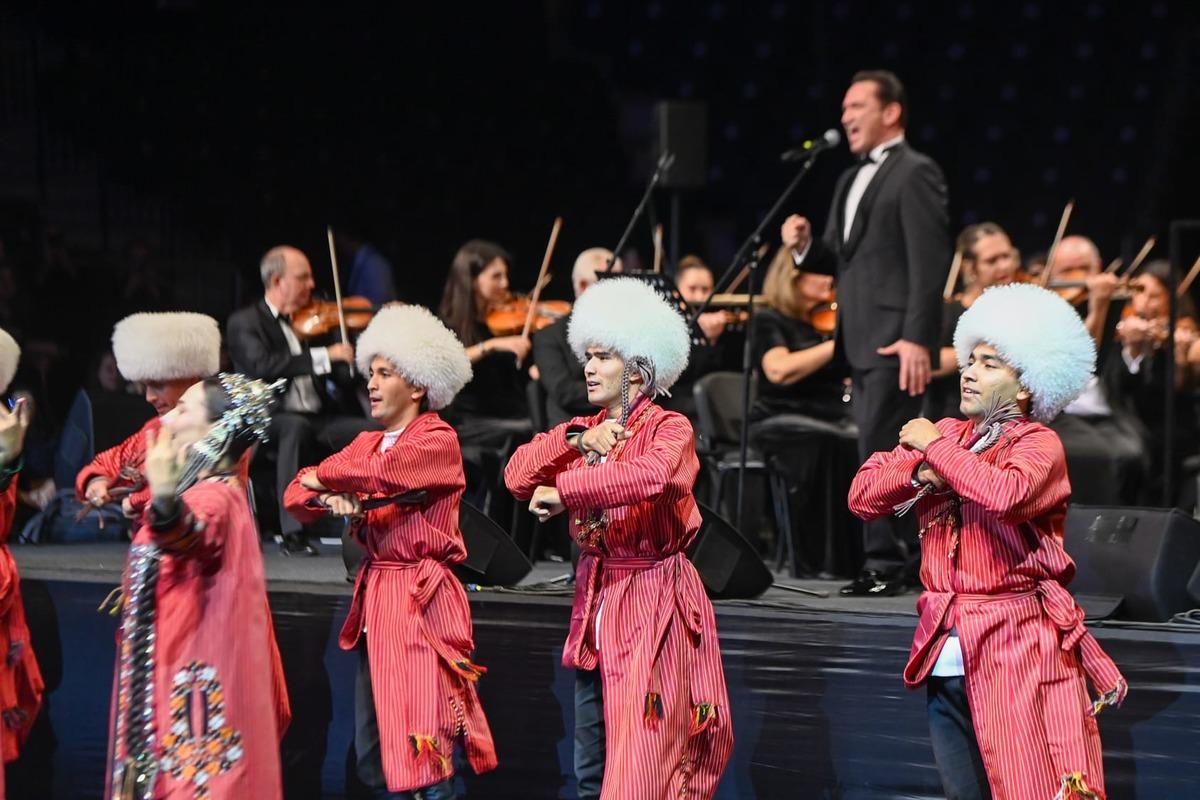 Cumhuriyet in 103 üncü yılında Türk dünyası Ankara da tek ses oldu: 400 sanatçı aynı sahnede buluştu 5