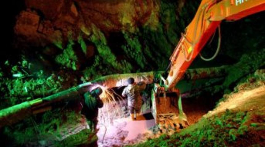 Patlayan su borusunu 4 g&uuml;nde onardılar