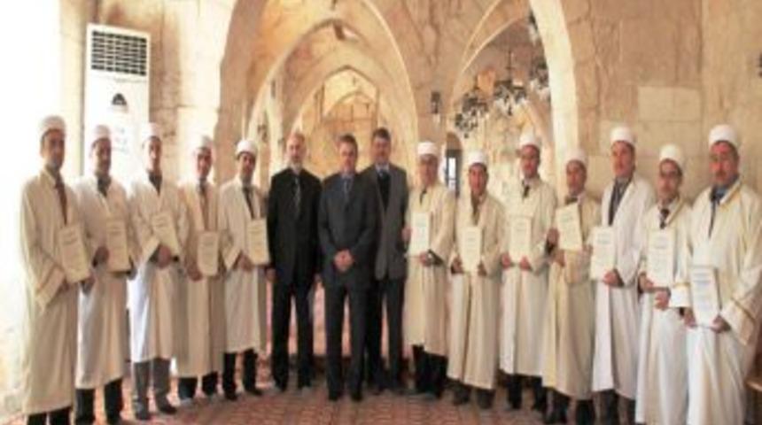 Gen&ccedil; vaizler sertifika aldı