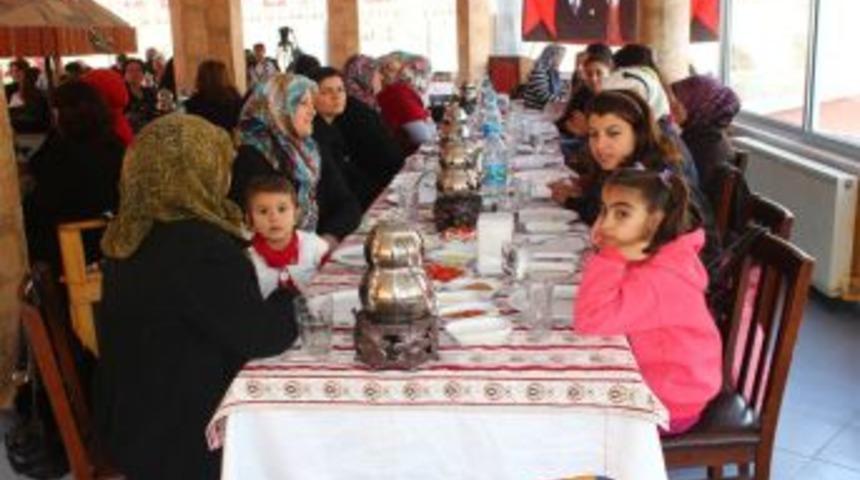 MHP&rsquo;li kadınlar kahvaltıda buluştu