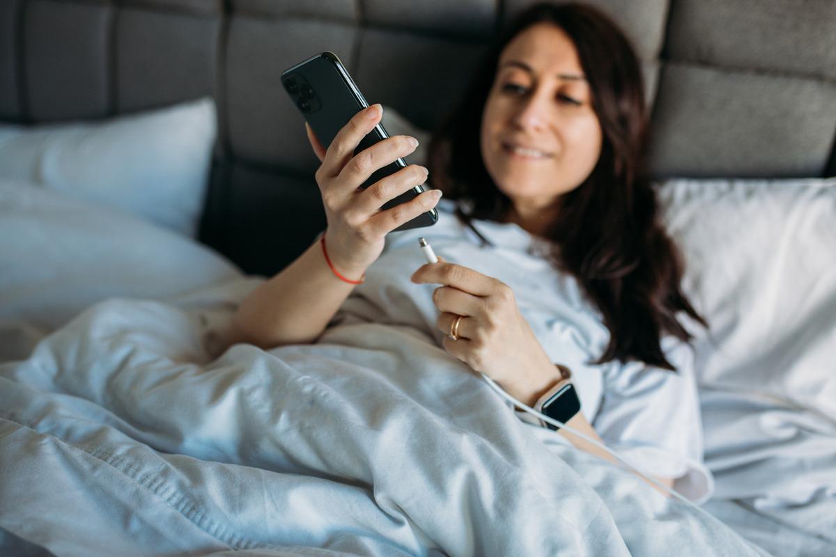 Telefonu gece boyu şarja takanlar yandı! Bataryayı bozuyor olabilirsiniz 1