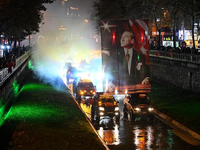 Kastamonu'da Cumhuriyet'in 103. yılı dolayısıyla fener alayı düzenlendi
