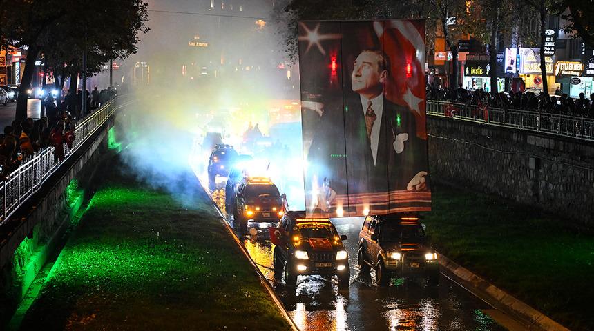 Kastamonu'da Cumhuriyet'in 103. yılı dolayısıyla fener alayı düzenlendi