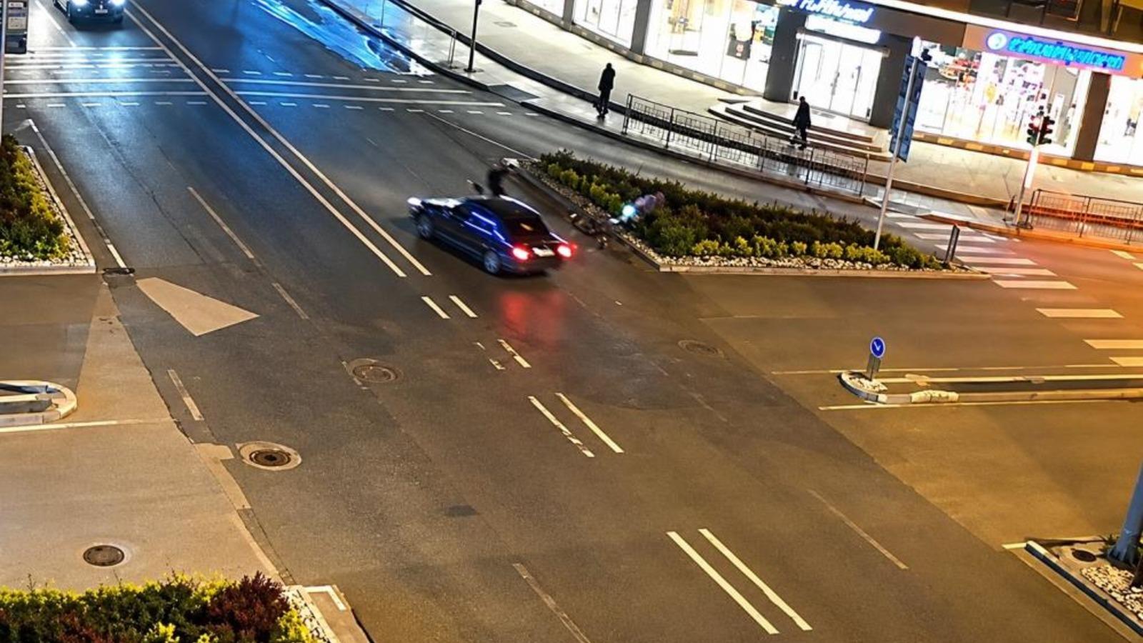 Çarptığı aracın camından içeri girmişti, o anlar kamerada