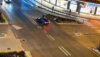 Çarptığı aracın camından içeri girmişti, o anlar kamerada