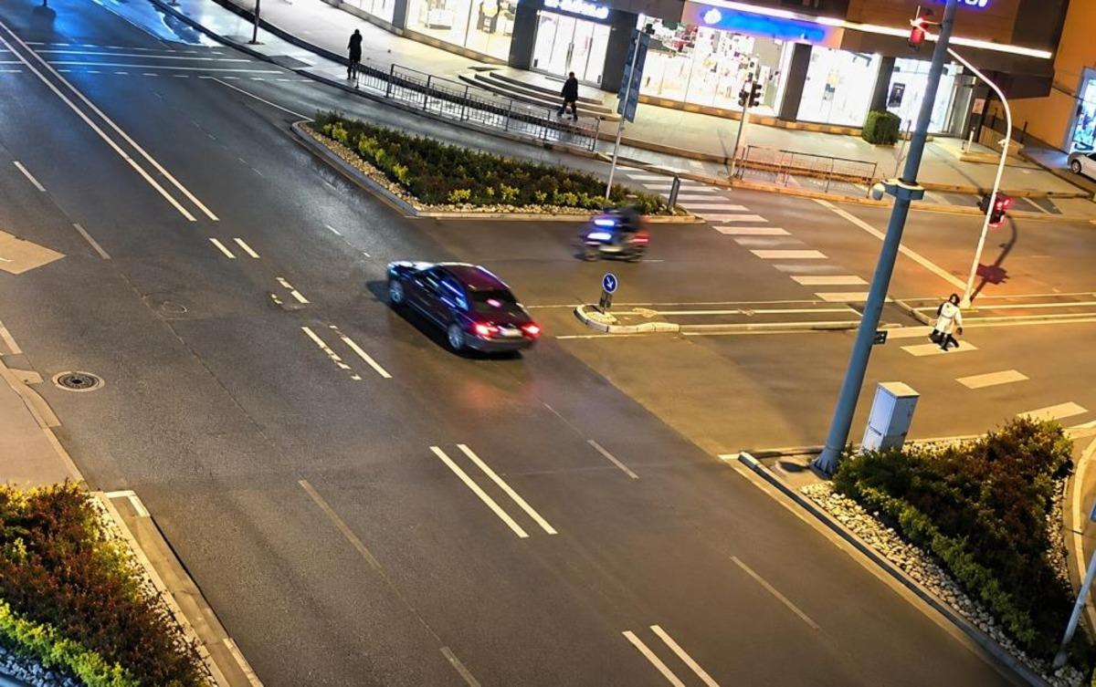 Çarptığı aracın camından içeri girmişti, o anlar kamerada 1