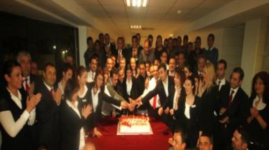 Onat&ccedil;a, Toyota T&uuml;rkiye &uuml;st&uuml;n başarı &ouml;d&uuml;l&uuml;n&uuml; Adana'ya getirdi