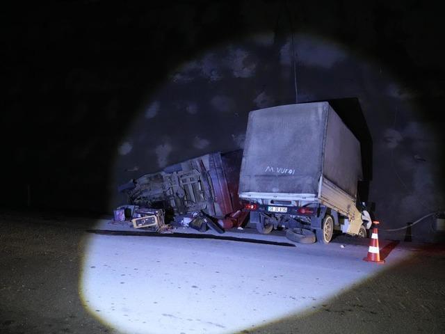 Kastamonu'da iki kamyonet çarpıştı: 9 yaralı