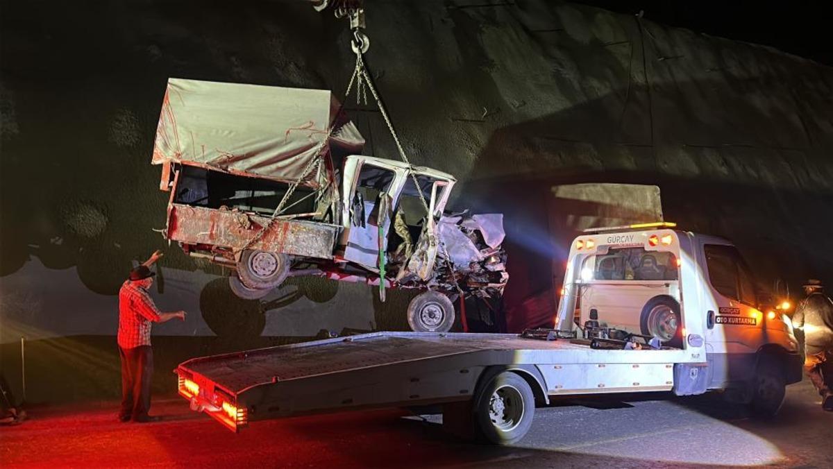 Kastamonu da iki kamyonet çarpıştı: 9 yaralı 2