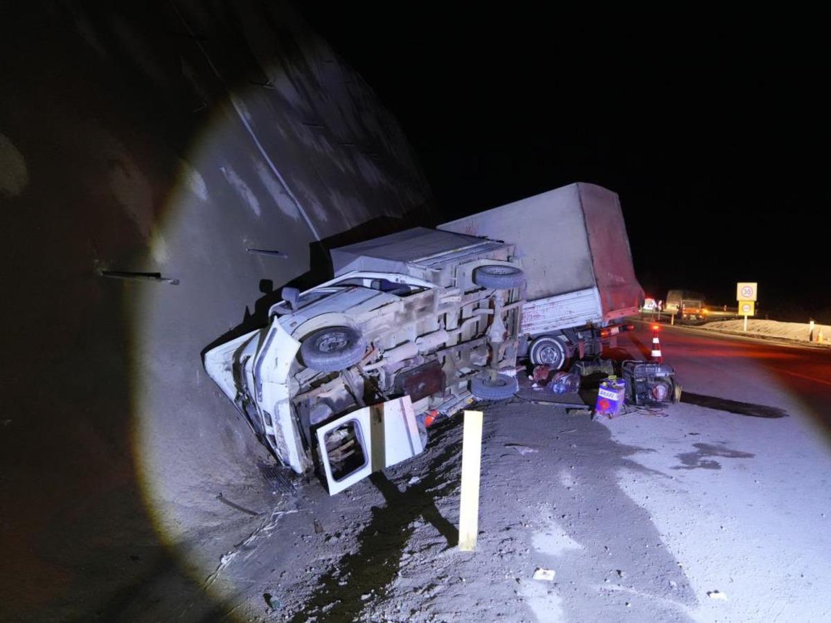 Kastamonu da iki kamyonet çarpıştı: 9 yaralı 1
