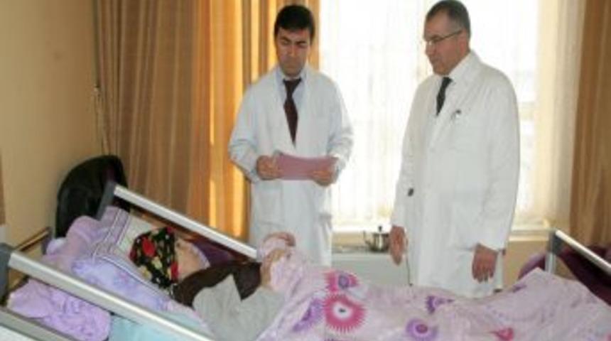 Erzincan'a gelen profes&ouml;rler şifa vesilesi oldu