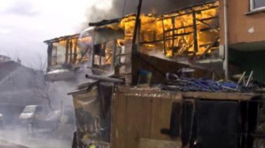 Ataşehir&rsquo;de 7 gecekondu k&uuml;l oldu