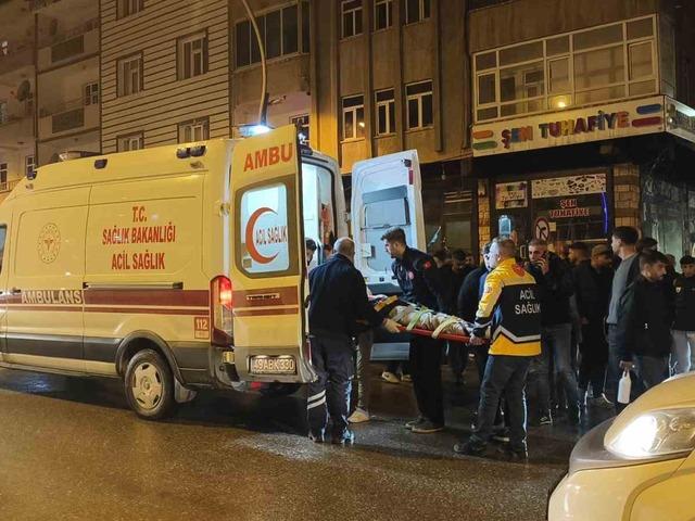 Muş’ta otomobil ile motosiklet çarpıştı: 2 yaralı