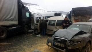 TEM'de 15 araç birbirine girdi