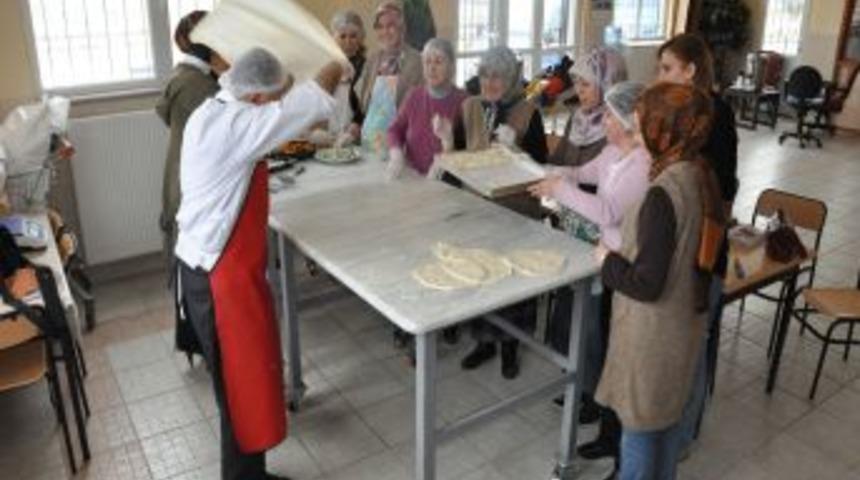 G&ouml;lbaşılı kadınlara pasta-b&ouml;rek kursu