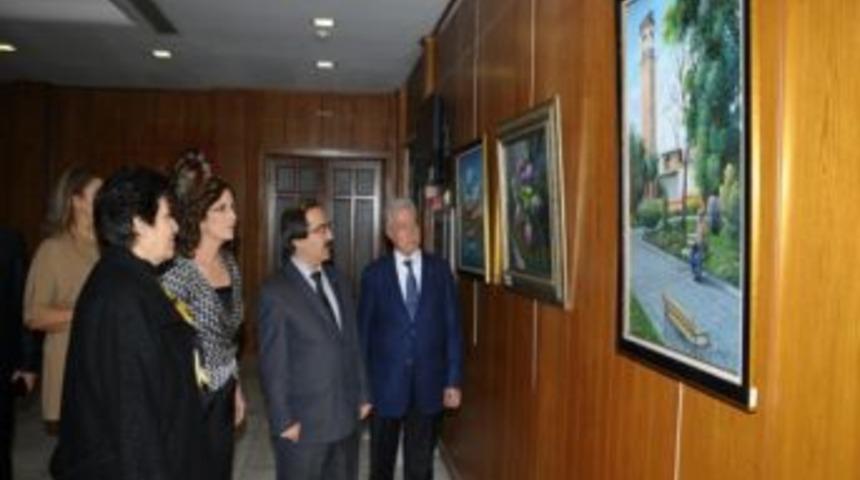 Ressam &Ccedil;elik ilk kişisel sergisini a&ccedil;tı