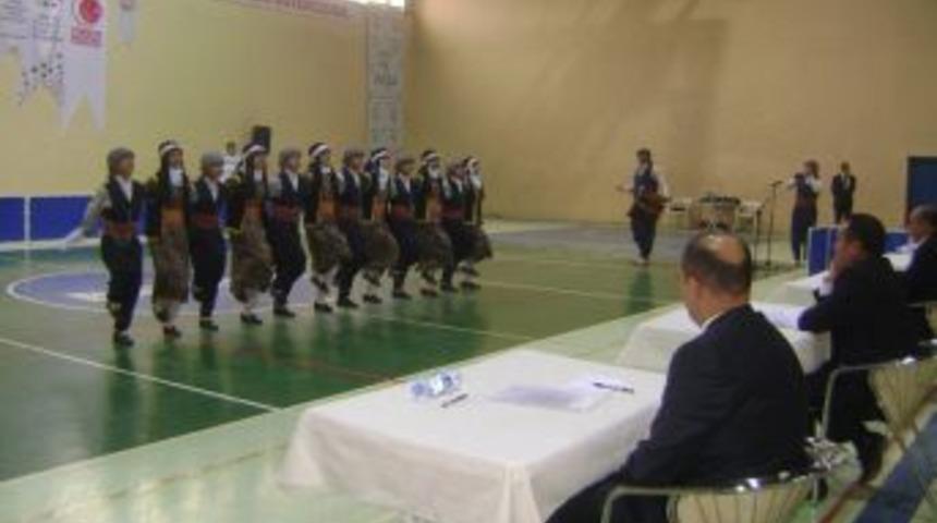 Batman&rsquo;da halk oyunları yarışması &ccedil;ekişmeli ge&ccedil;ti