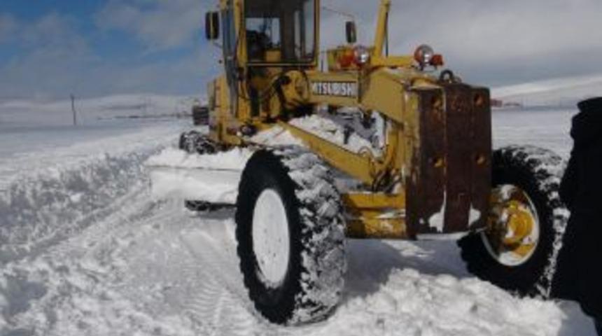 Ardahan'da kar ve tipiden öğrenciler yolda mahsur kaldı
