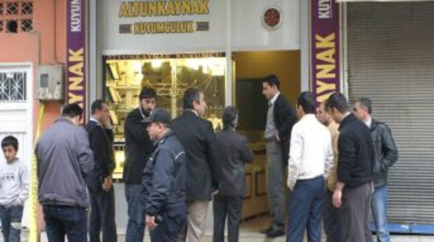 Polisin sığındığı kuyumcuyu bu kez soydular!