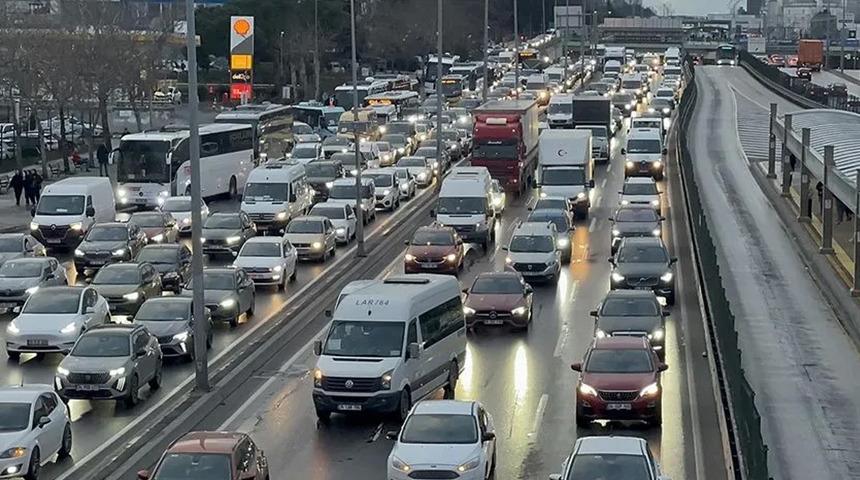 İstanbul'da bazı yollar trafiğe kapatıldı