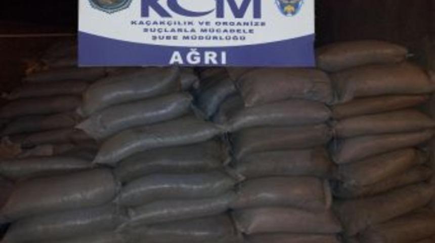Ağrı'da 42 ton g&uuml;mr&uuml;k ka&ccedil;ağı &ccedil;ay ele ge&ccedil;irildi