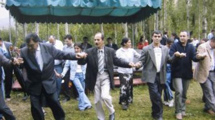 Evlilik şiirle hikayeleşti