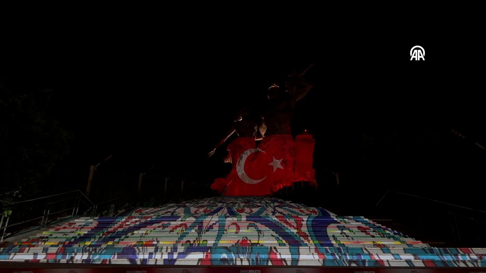 Afrika'nın en yüksek heykeline Türk bayrağı yansıtıldı 🇹🇷