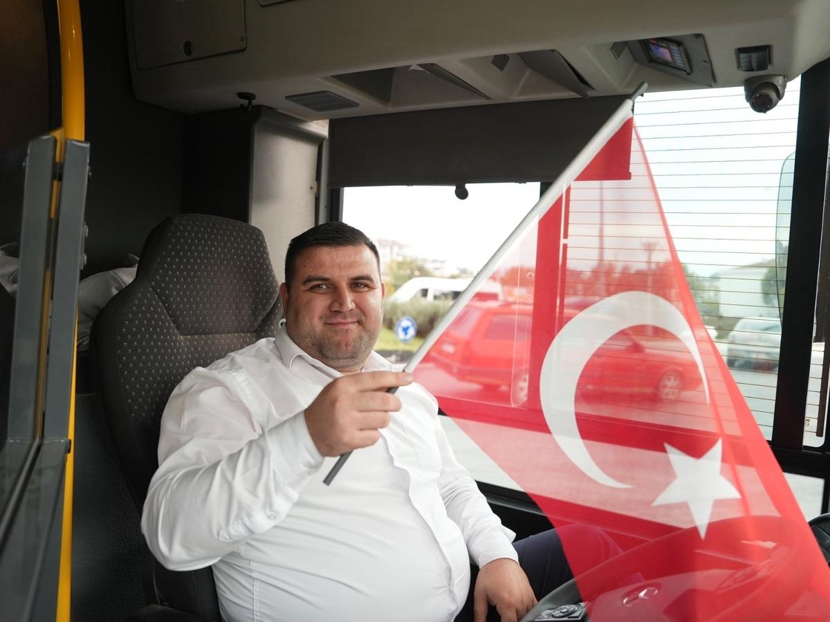 Düzce de halk otobüsünde Cumhuriyet Bayramı sürprizi 3