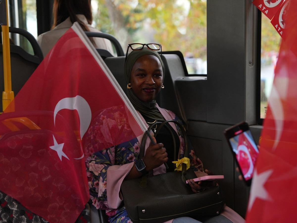 Düzce de halk otobüsünde Cumhuriyet Bayramı sürprizi 5