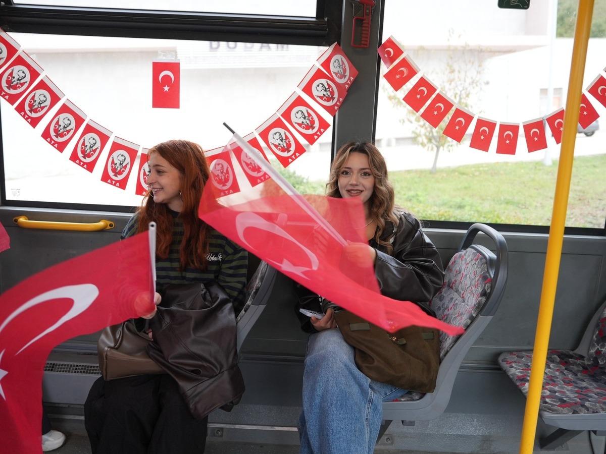 Düzce de halk otobüsünde Cumhuriyet Bayramı sürprizi 8